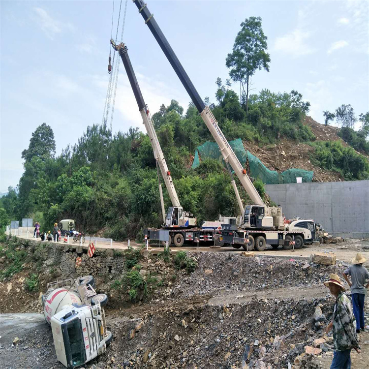 龙安汽车掉沟里叫吊车救援要多少钱
